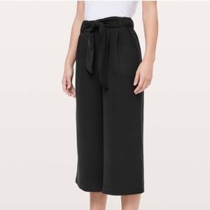 Lululemon Black Noir Crop